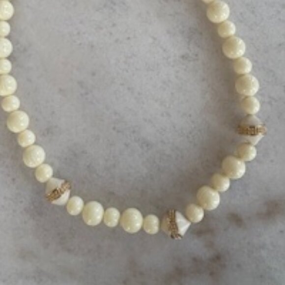 Vintage Givenchy necklace-Faux Ivory chunky beaded design-Haute Couture 1980's - Picture 5 of 7